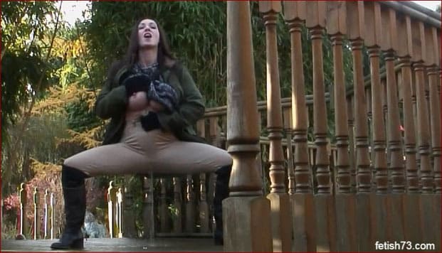 Women with boots and public pissing - FULL HD 1080p